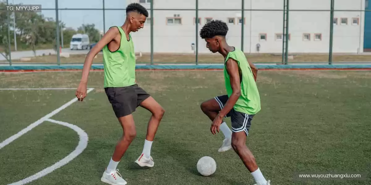 实时弹幕,边看边聊,做赛场最活跃的观众!💬🎉